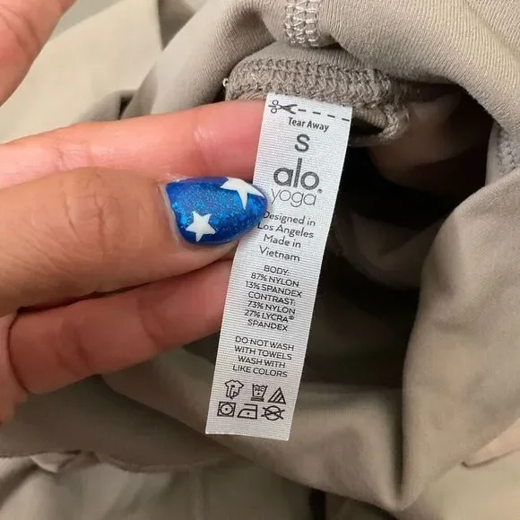 Alo Yoga High Rise Cargo Leggings - Picture 7 of 8